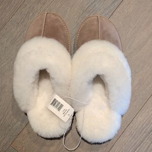 Cozy Shearling-Lined Slip-On Slippers in Taupe and Cream
